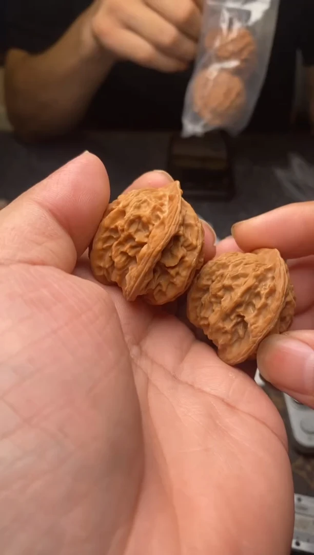 【闪购商品】桃核把件B117号38尺盘山