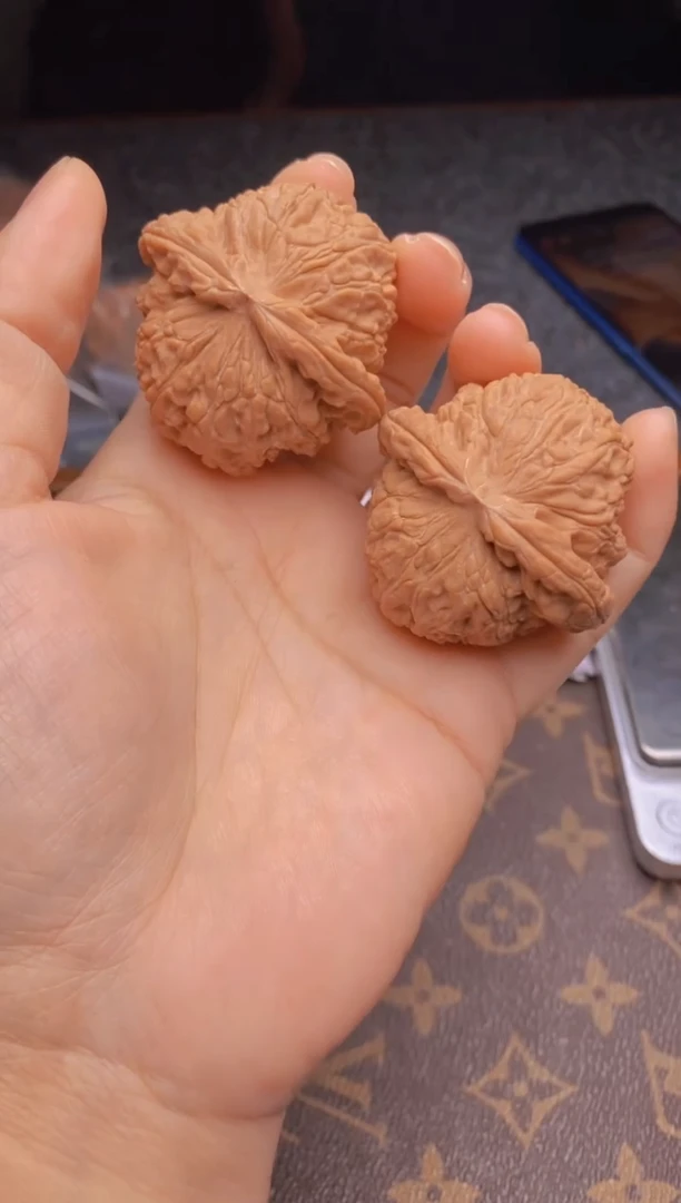 【闪购商品】桃核把件w151号40尺白狮子