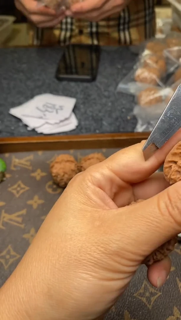 【闪购商品】桃核把件w185号37尺灯笼磕尖