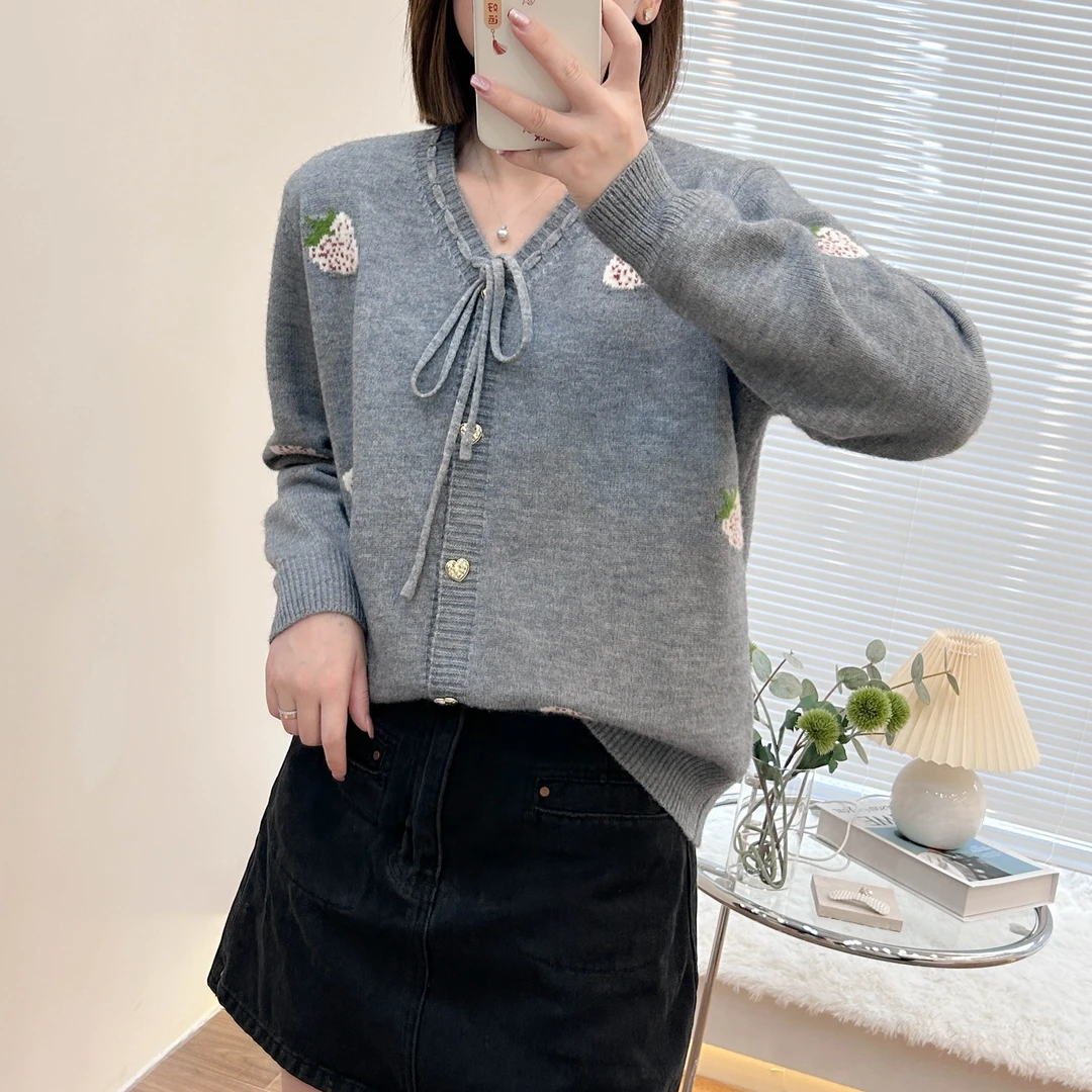 系带小草莓提花V领针织开衫秋冬季新款上衣宽松韩版毛衣外套女士