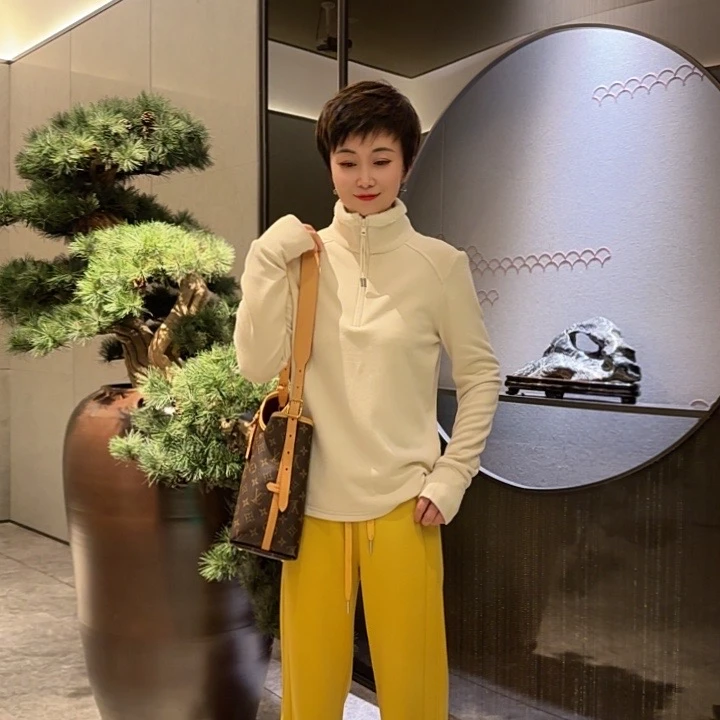 妮子严选“飒然调性”冬季必备洋气领口撞色德绒衫806