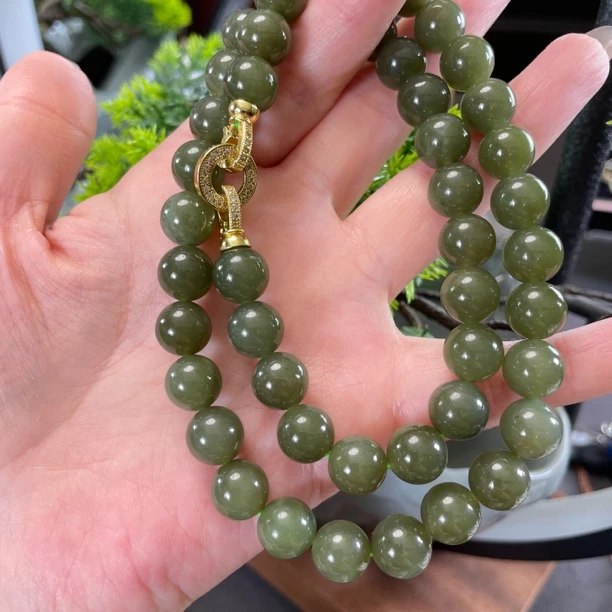 和田玉湖水绿妈妈链卡10mm左右（46颗珠子）多样性发货