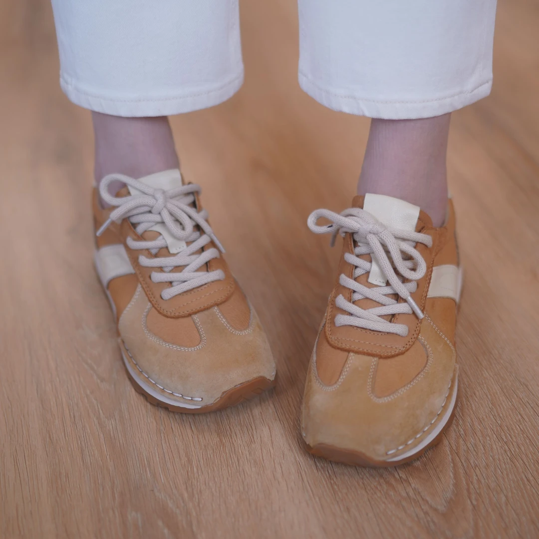 1522春夏2024新款真皮复古百搭舒适圆头软底平跟文艺运动时尚球鞋