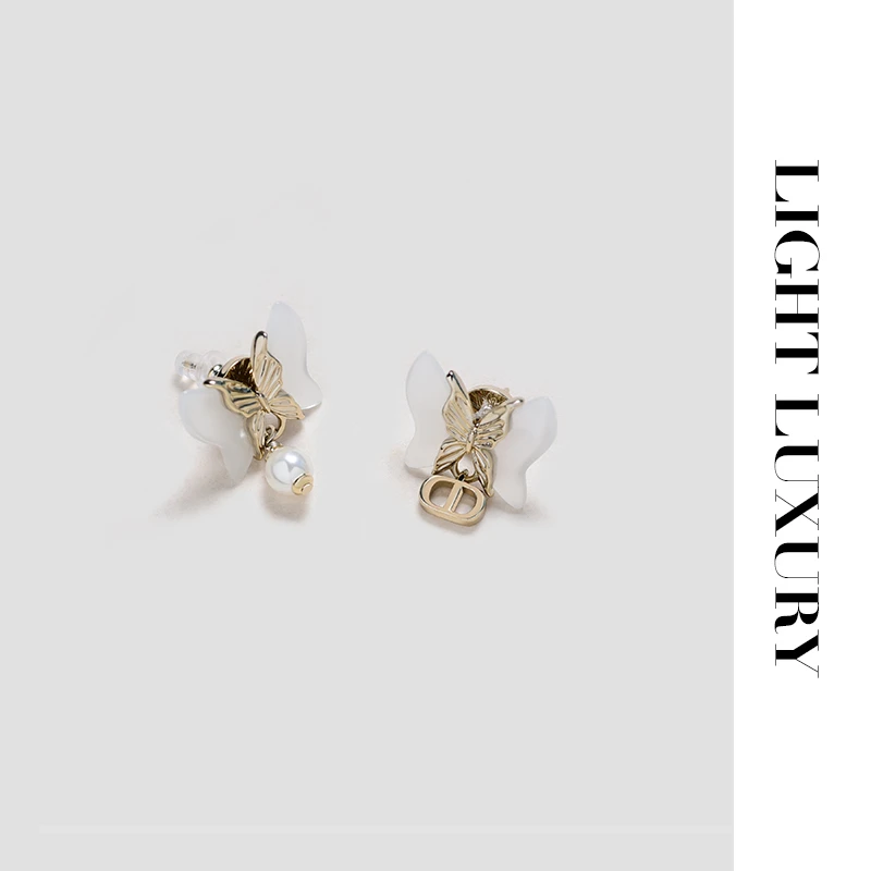 铜合金仿珍珠耳饰 154 小奥蝴蝶字母耳钉 耳环女 不对称