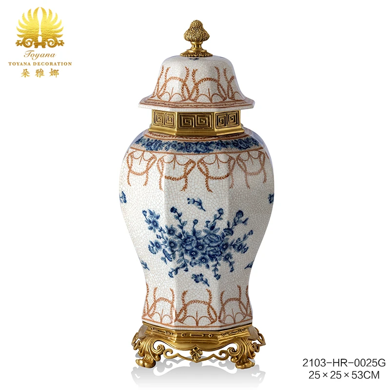 青花瓷天字瓶黄铜