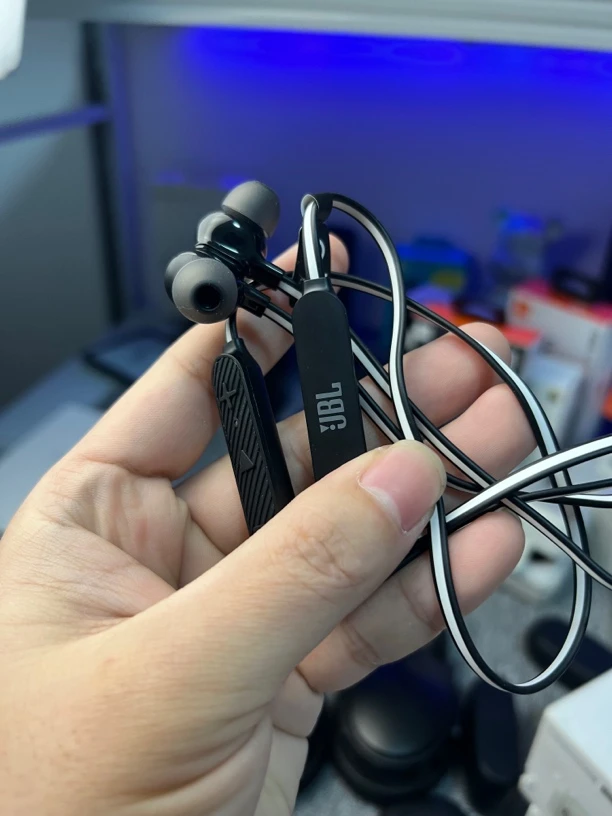 95新 JBL Jbl c135bt无线蓝牙耳机
