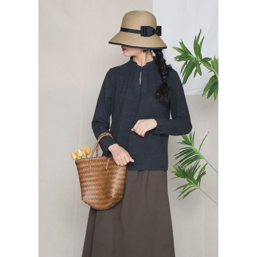 熹泮原创2025冬季新款设计感立领盘扣国风女文艺复古纯色气质上衣