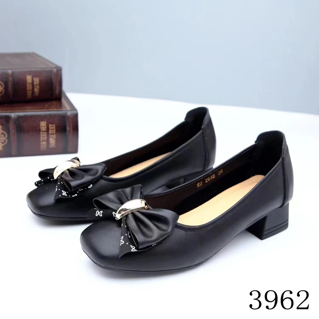 3962女士时尚气质浅口黑色百搭软底妈妈鞋粗跟单鞋