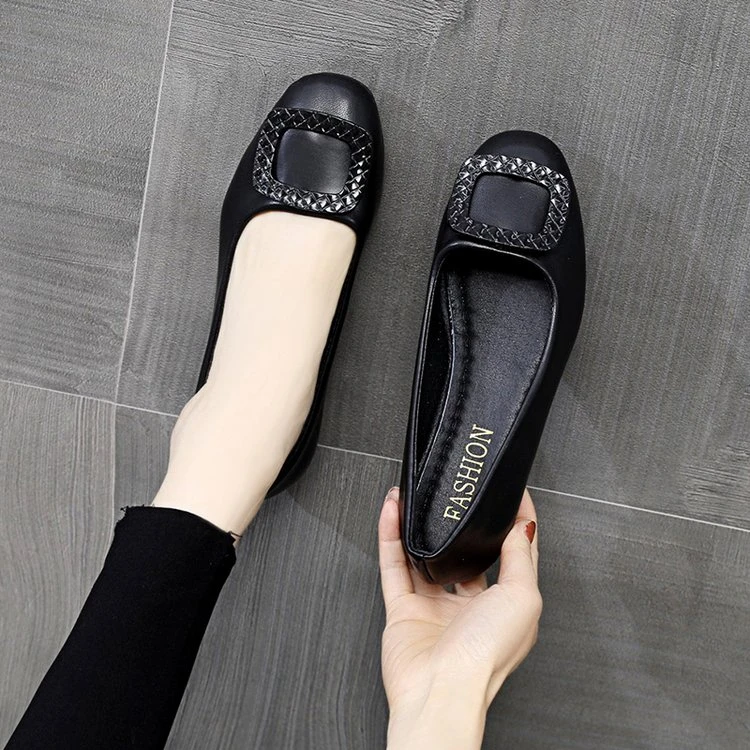 圆头低跟软皮豆豆鞋低跟方扣小单鞋百搭软底妈妈鞋工作鞋