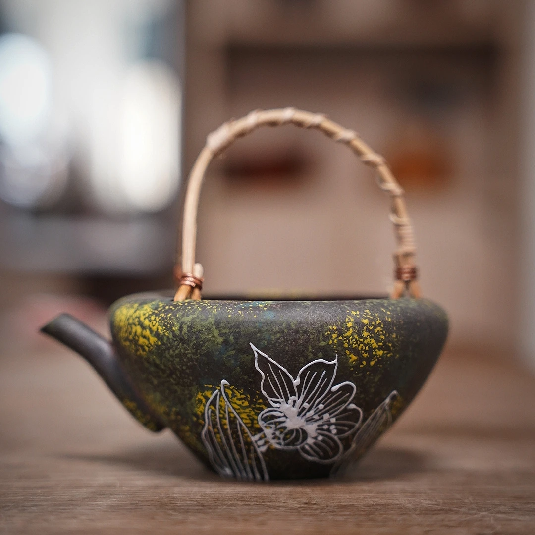 宽窄百合老岩泥-提梁公杯荷花提梁公杯家用陶制荷花纹分茶器