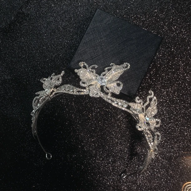 沁心新款蝴蝶简约时尚新娘皇冠