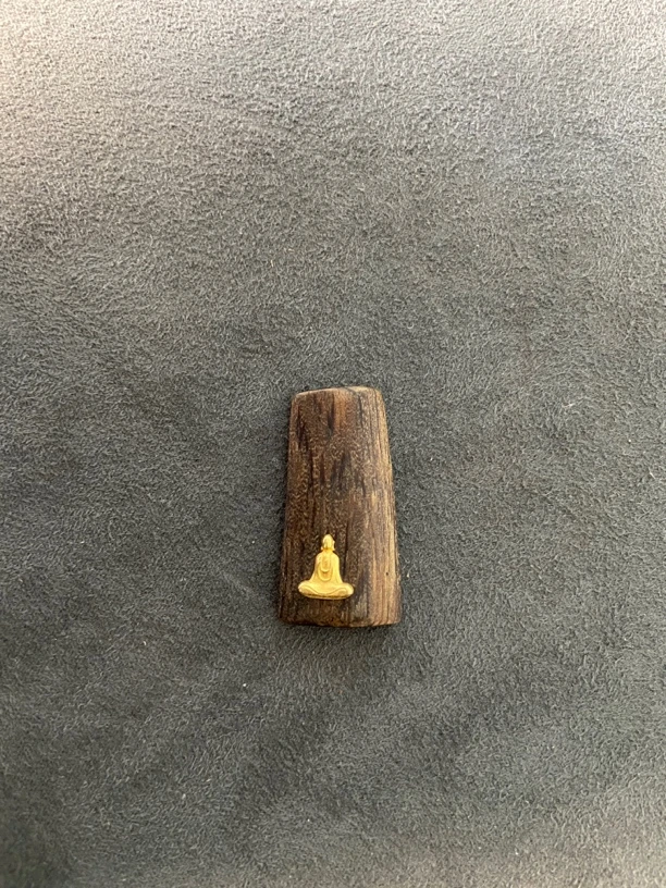 沉香吊坠18k金镶嵌无相佛