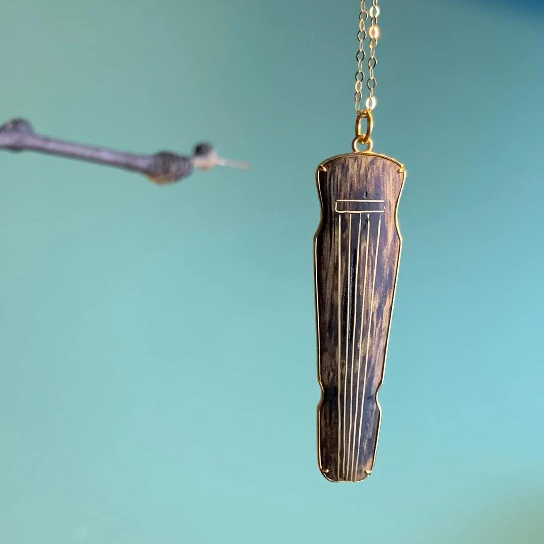 【古琴】香师傅天然野沉香古琴达拉干镶嵌吊坠18K赠送一条925链子