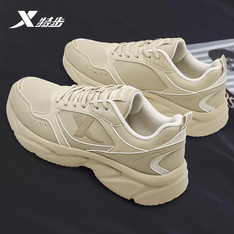 特步男士跑步鞋冬季皮面学生2024休闲鞋子旅游软底运动鞋轻便男鞋