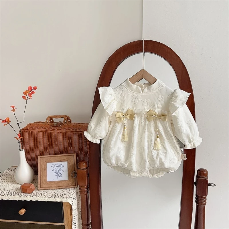 三小朵1880婴幼儿春款哈衣新中式暗花蝴蝶结流苏女宝宝包屁衣