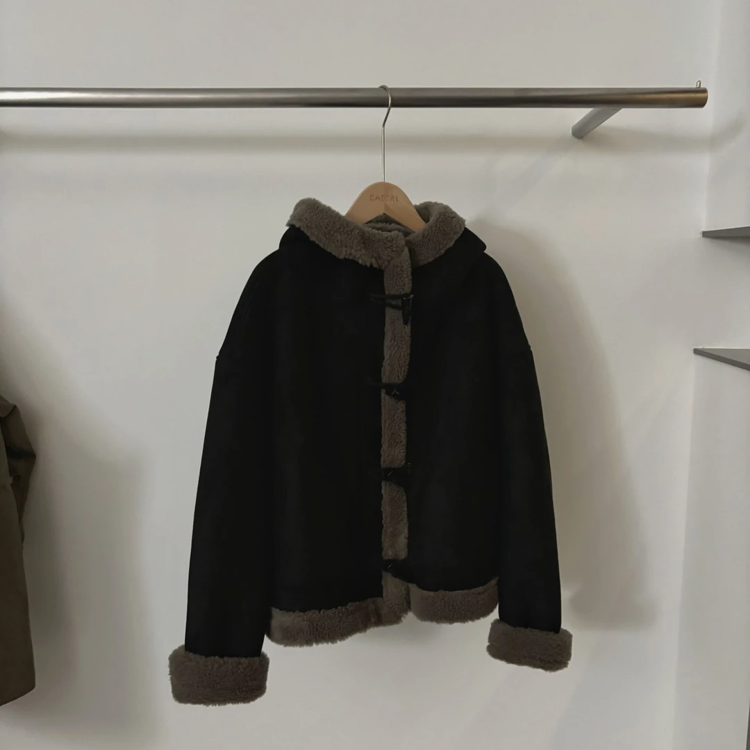 CAICAI/冬季韩系连帽牛角扣皮毛一体外套女士休闲加厚上衣-788