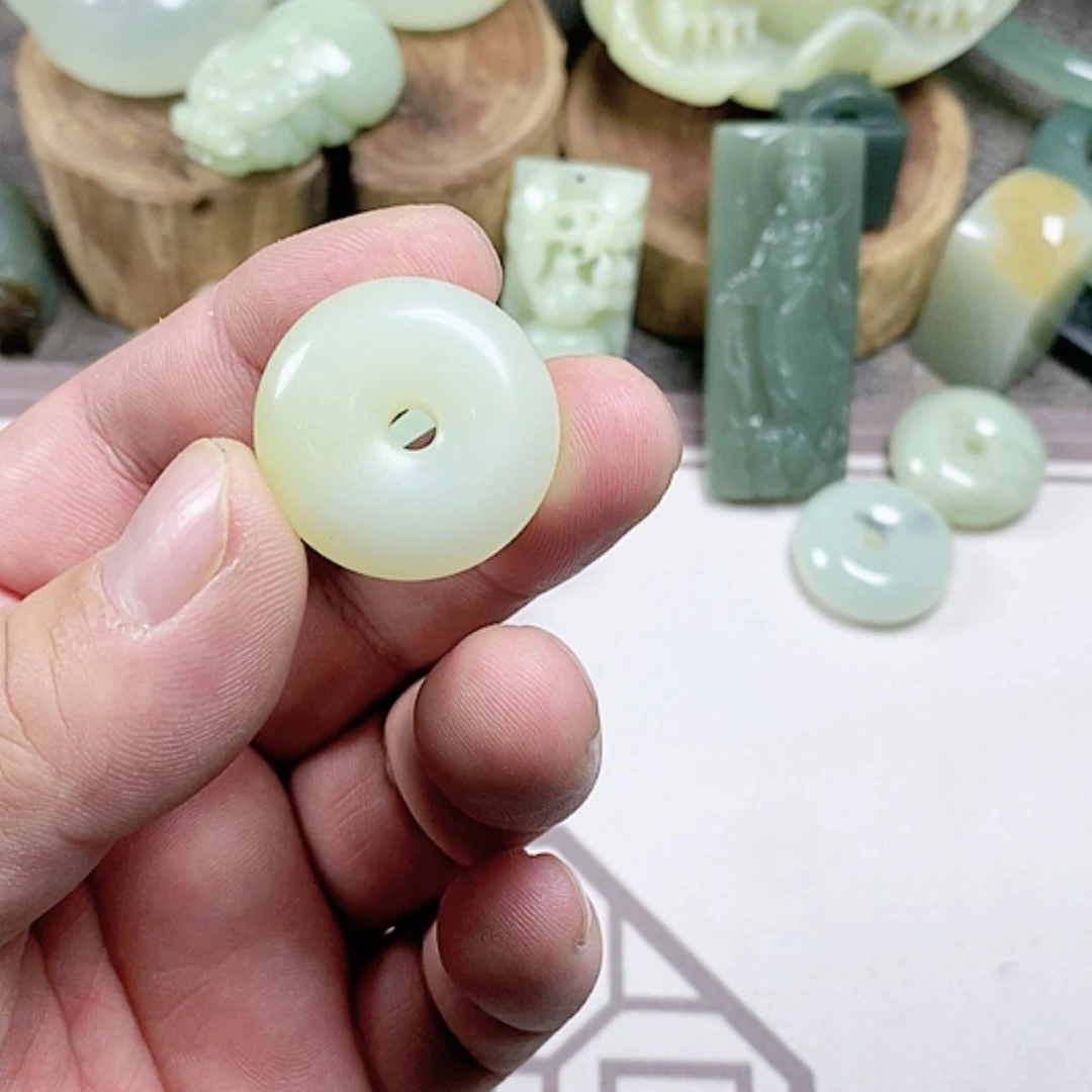 【闪购商品】蛇纹石玉颈饰合金