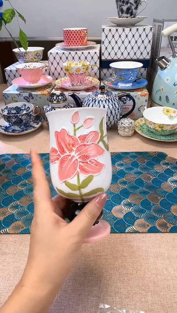 【闪购商品】瓷片202百合花-白高脚手握杯~~~~