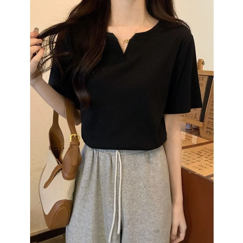 大码女装夏季新款纯色v领正肩短袖t恤设计感小众宽松显瘦遮肉上衣