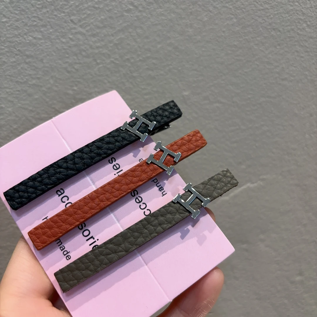 时尚复古字母发夹Y780