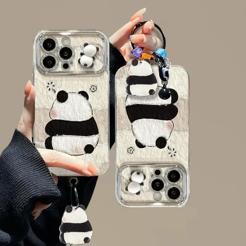 熊猫公仔挂件苹果 13/14手机壳电镀大视窗iPhone15ProMax全包软壳