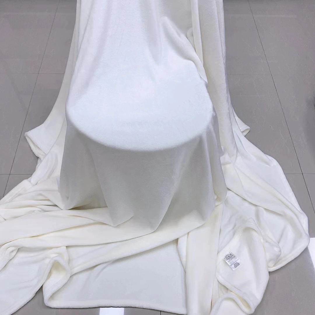 200X230白色牛奶绒毛毯