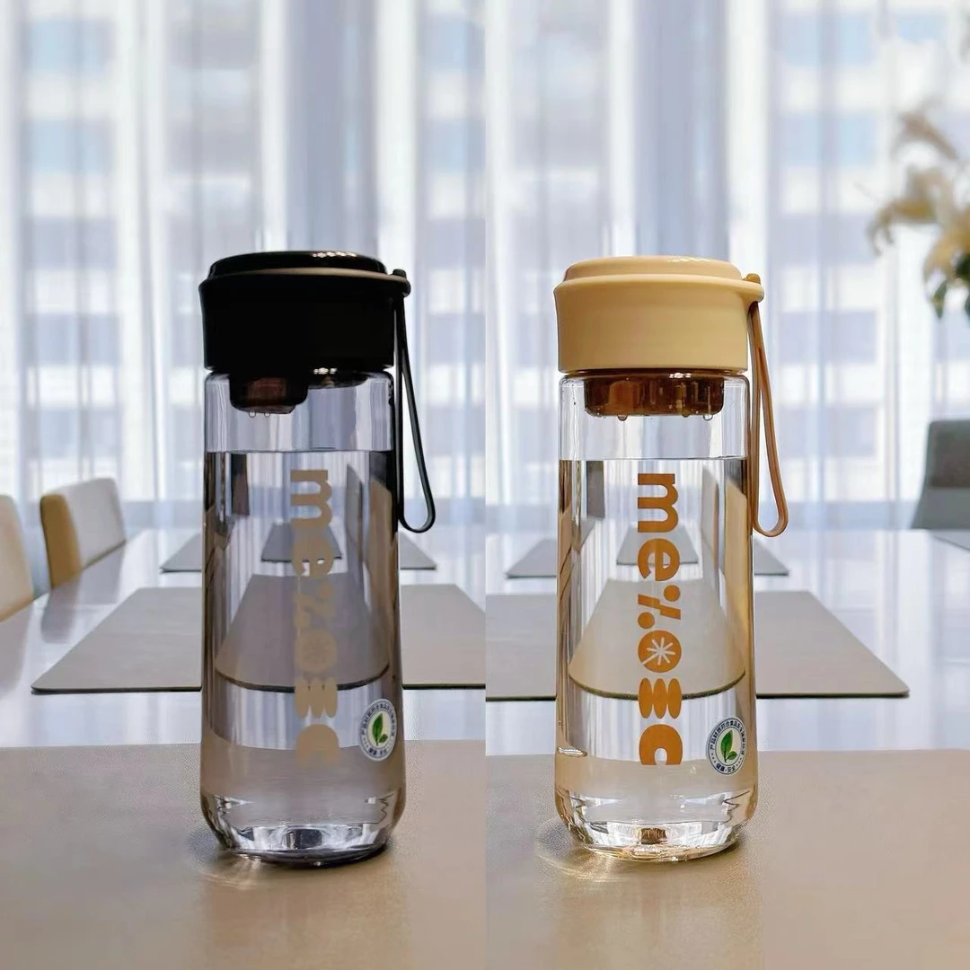 卡西诺新款食品级塑料杯户外防摔简约杯学生便携耐高温带茶隔水杯