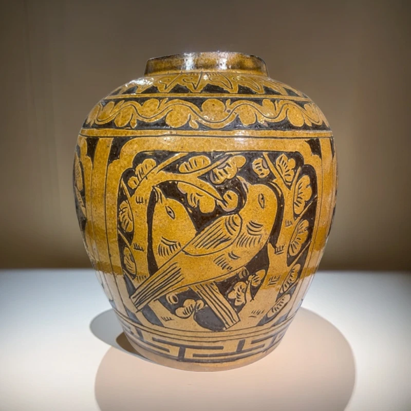 麻城窑花鸟动物陶罐，高24cm，肚径25cm，口径10cm