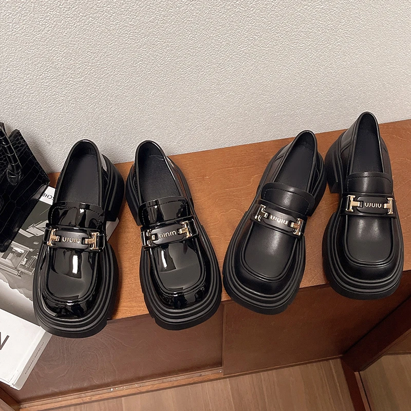 金属扣厚底乐福鞋女2024新款春秋粗跟深口单鞋学院风一脚蹬小皮鞋