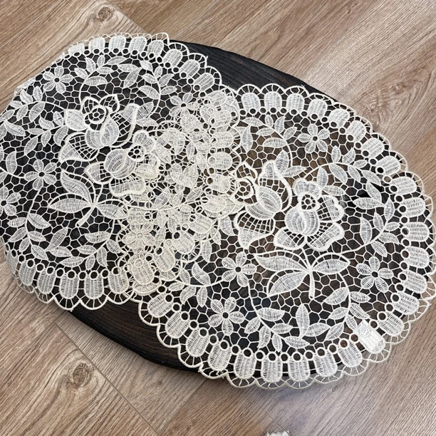 53279  蕾丝装饰花边布一对，直径约40cm