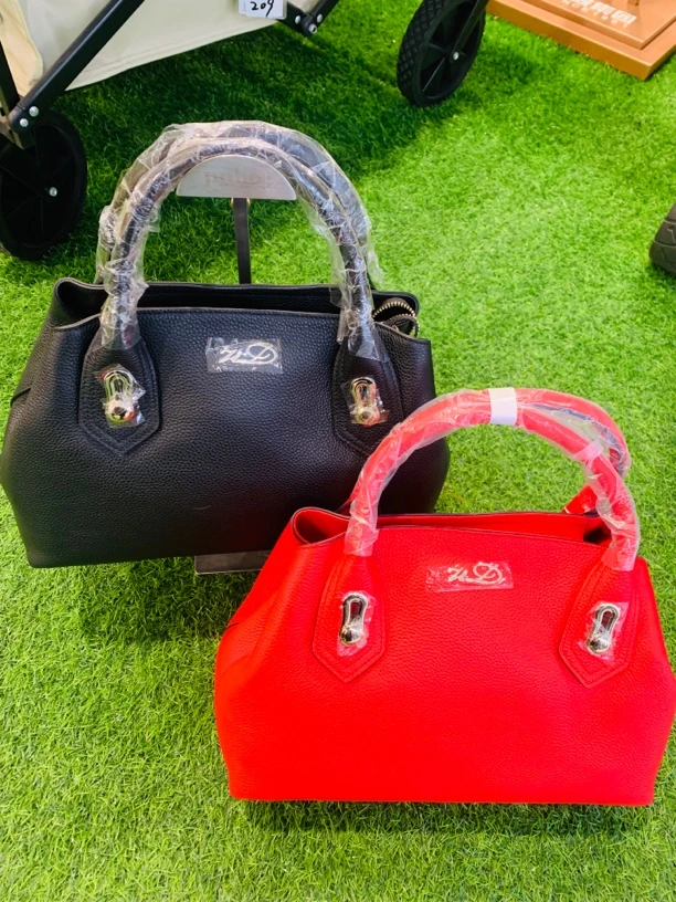 时尚女士牛皮单肩