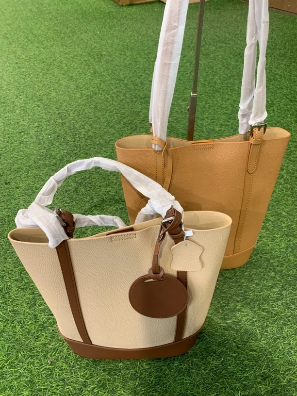 女士托特包，肩带可以随意调节