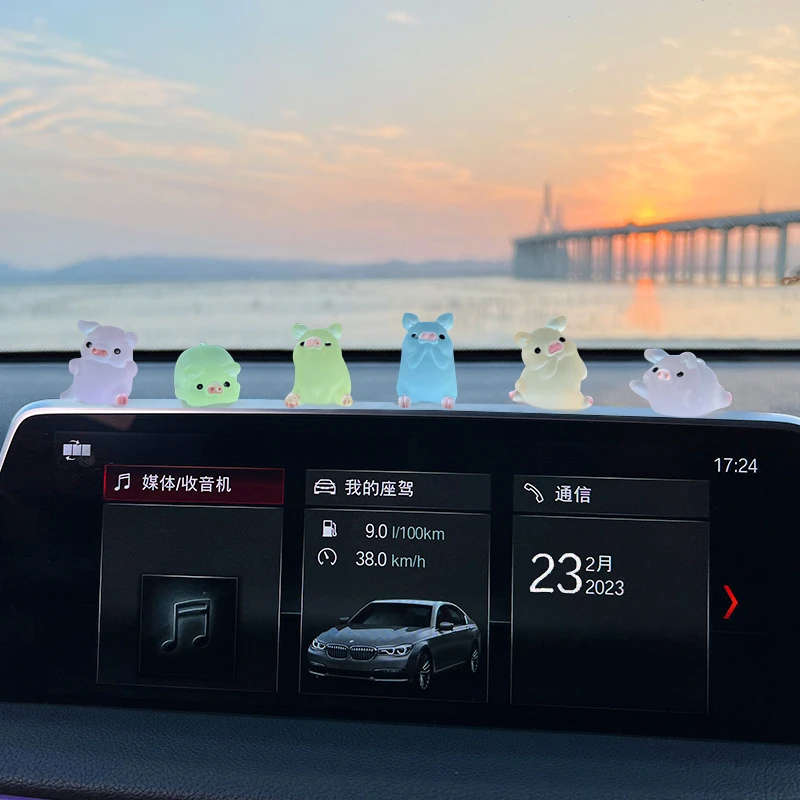 汽车屏幕导航摆件创意中控台可爱发光小动物高档车载内饰用品网红