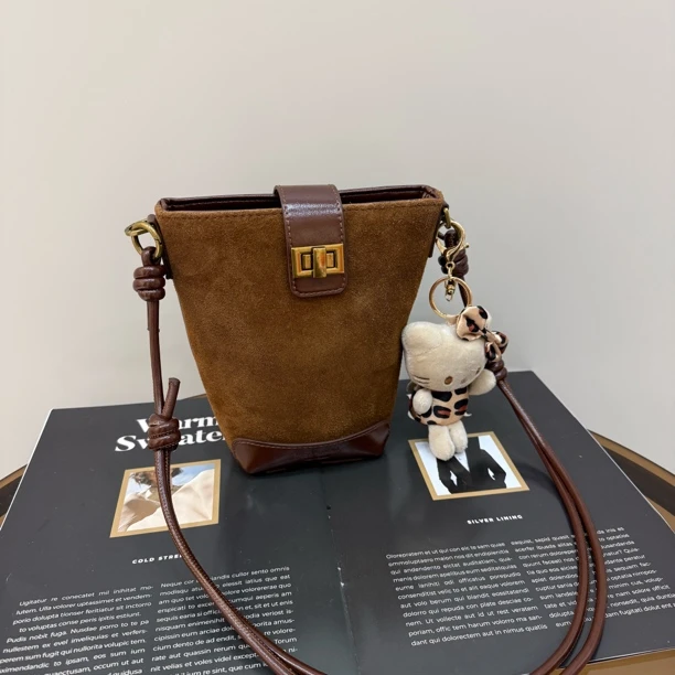 秋冬新款磨砂皮手机包KT猫挂件可爱风轻便单肩斜跨女包3775-3