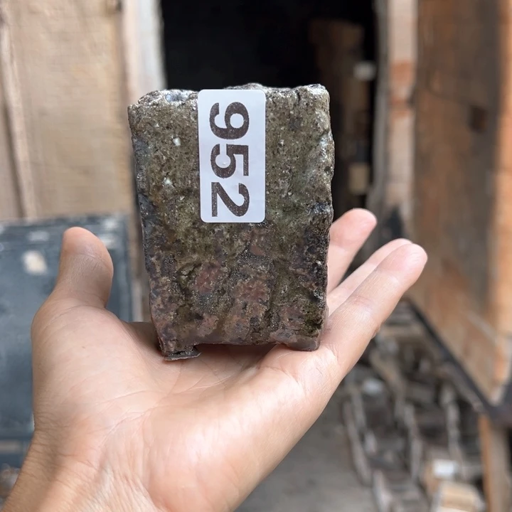 红陶20CM（含）-50CM（不含）炭*冰