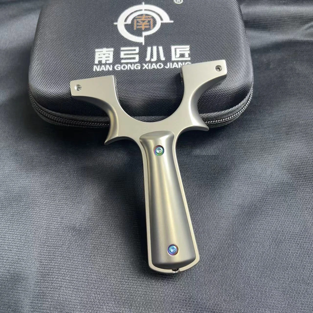 全钛小牛龙齿户外玩具