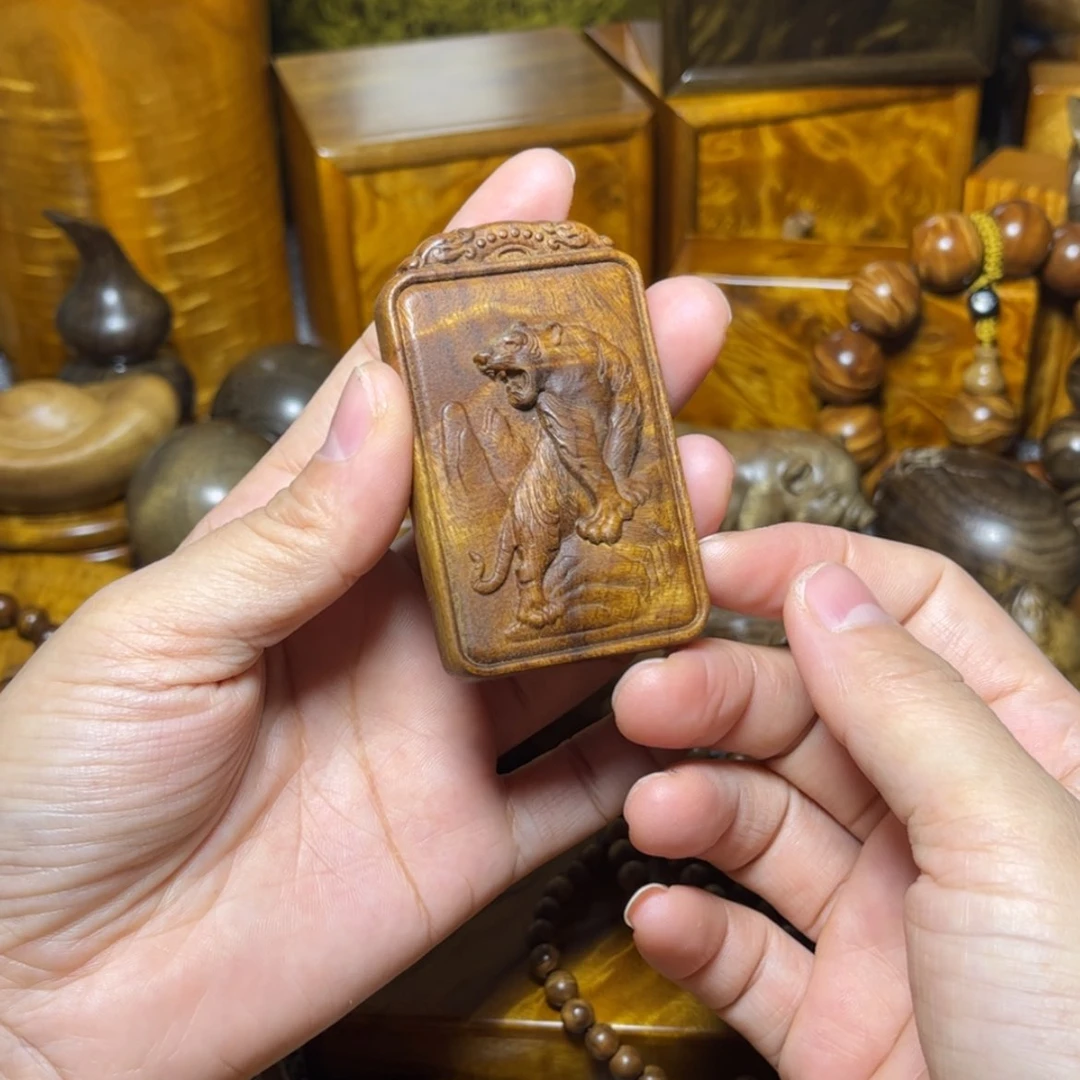 【闪购商品】金丝楠木婧生肖牌