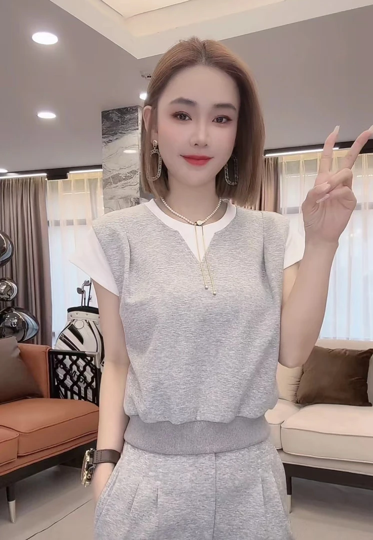 HUANG  VINI【黄心蕾】银须 新款设计感假两件时尚上衣