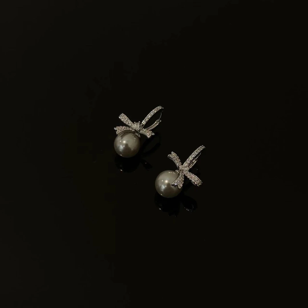 铜合金锆石耳饰 2352秋冬时尚对开蝴蝶结灰珠耳环