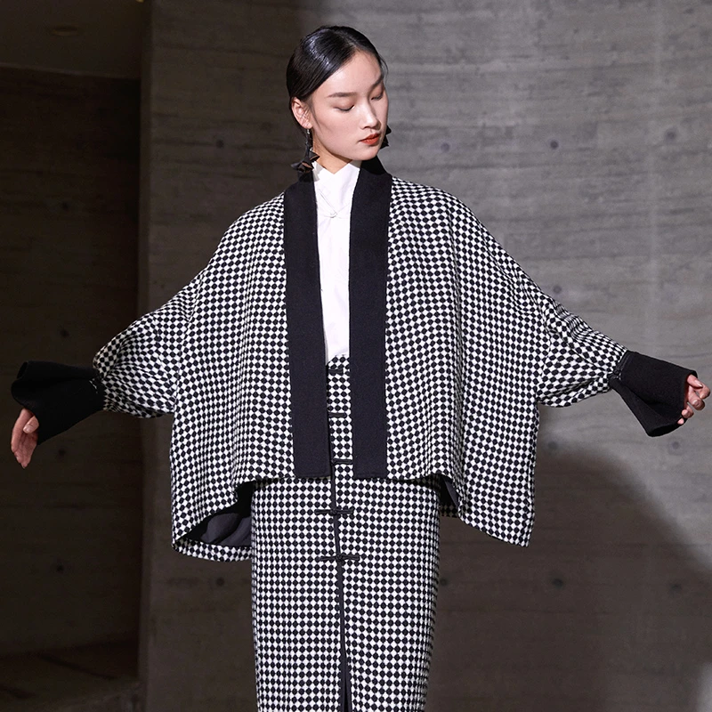 界内界外原创设计改良国风优雅新中式黑白格纹毛呢短外套J23D842