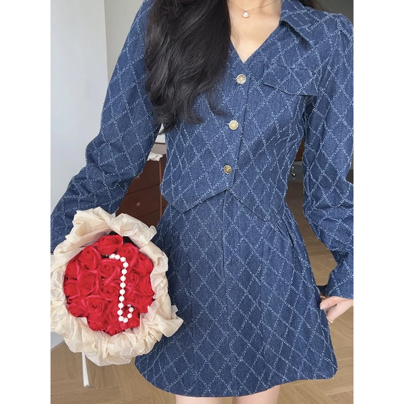 张阿星【香式老钱】复古菱形格纹理翻领收腰牛仔短外套+高腰A字半裙