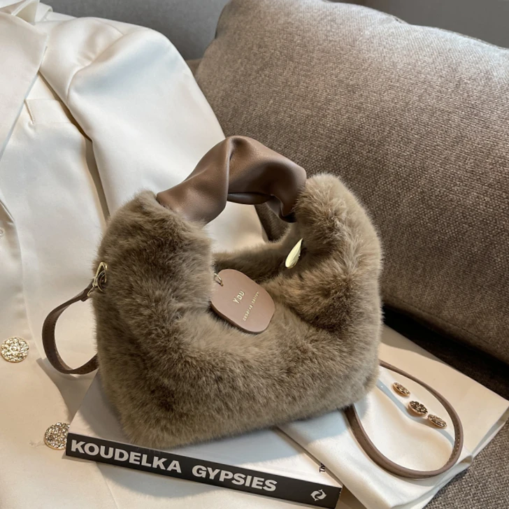 高级感毛绒手提包拎包毛毛手提袋小众设计毛绒绒2023早秋手提包