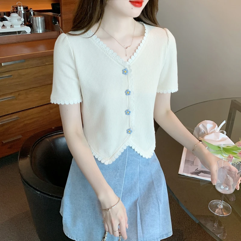 2025夏季新款小清新V领短袖t恤女士洋气蕾丝边森系减龄百搭上衣服