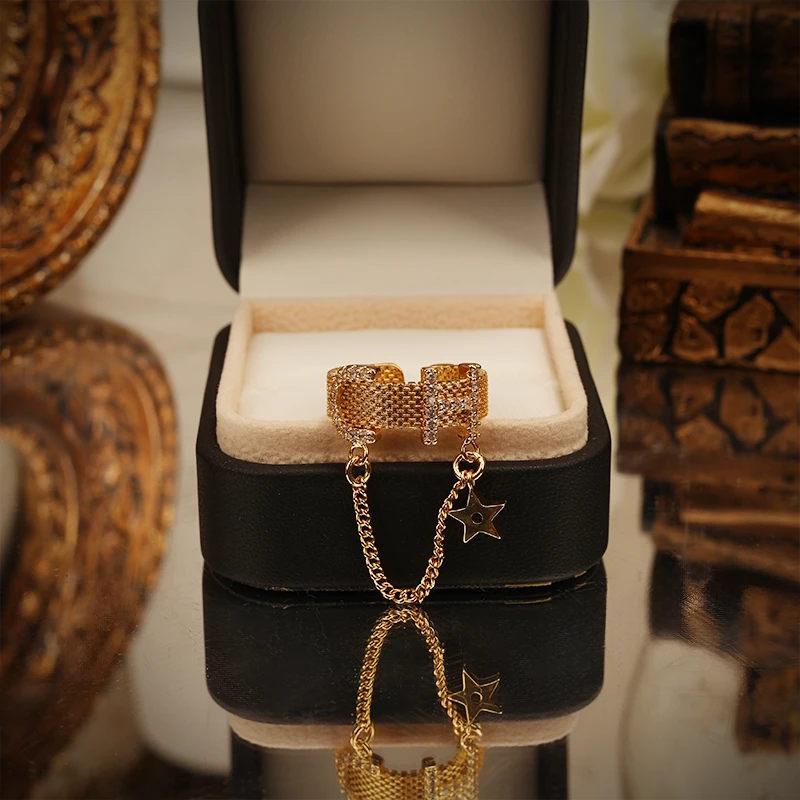 一漾 铜合金合成锆石戒指 时尚设计师 金色编织星星戒指