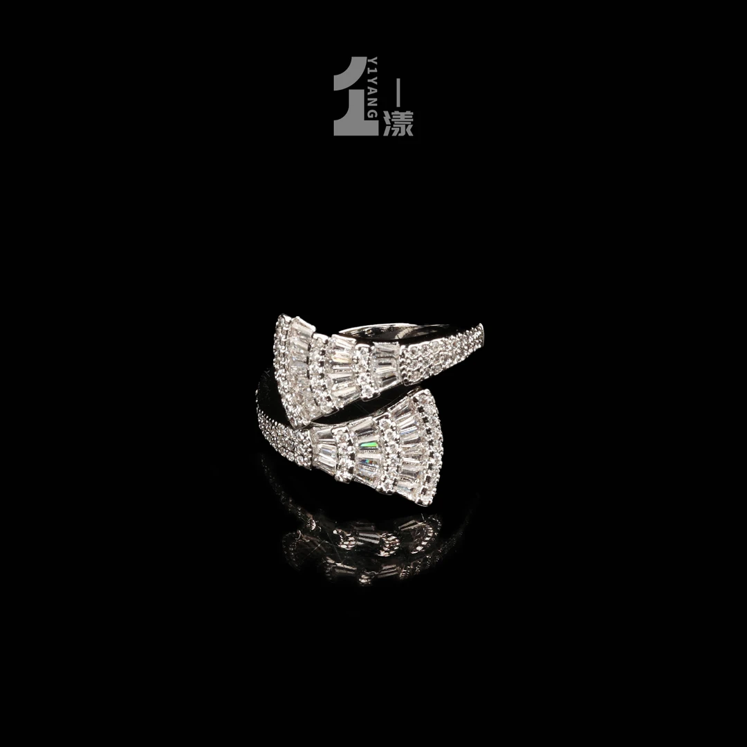 一漾 铜合金戒指 气质轻奢时尚简约银色镶嵌满钻单只百搭小众个性