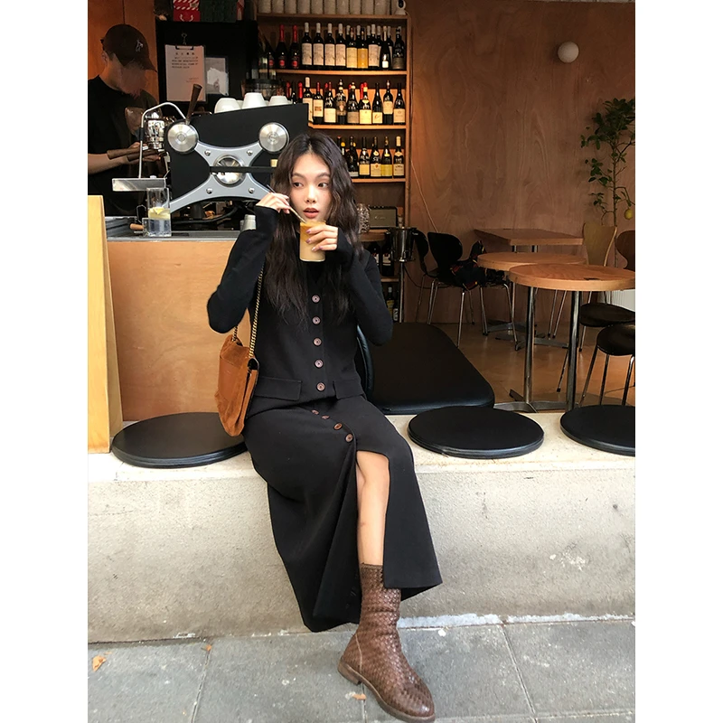 任小艺【11月21日新品】黑色赫本气质时尚单排扣背心打底连衣裙