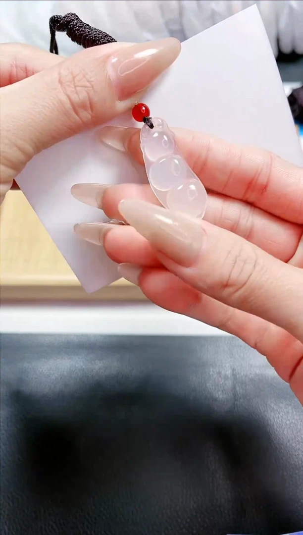 【闪购商品】石英质玉颈饰未镶嵌豆荚