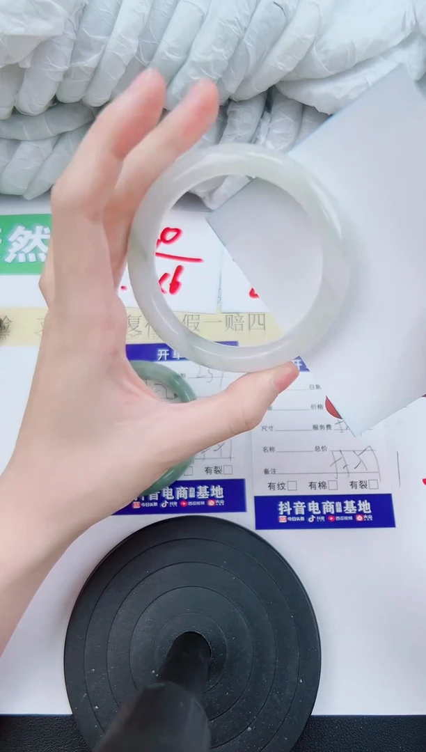 【闪购商品】石英质玉手镯未镶嵌238