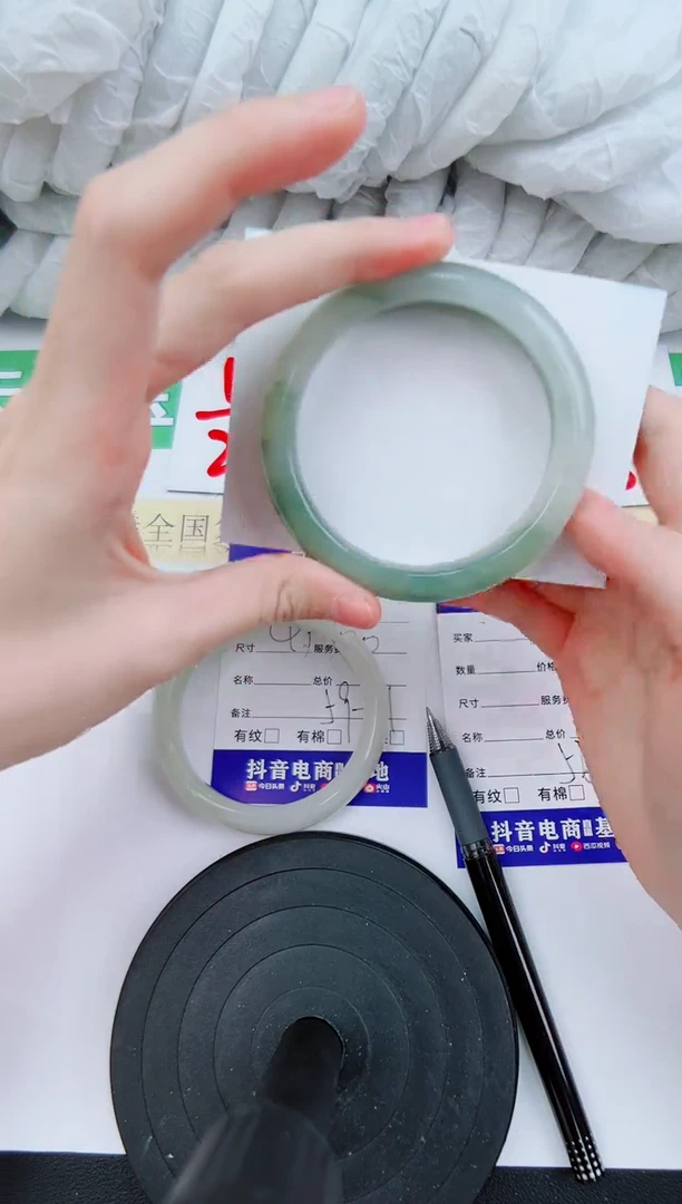 【闪购商品】石英质玉手镯未镶嵌241