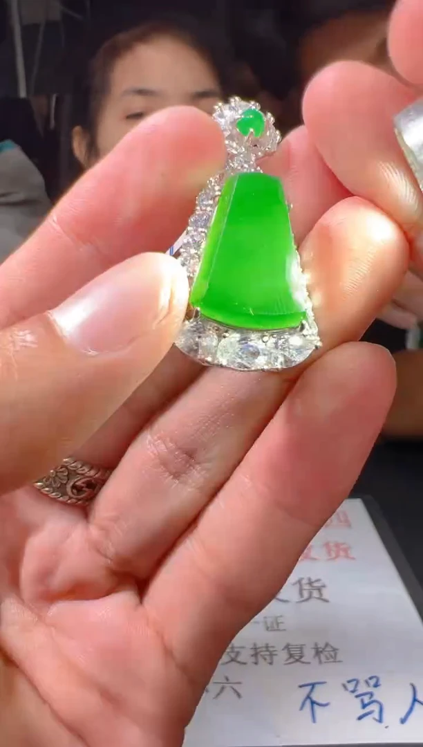 【闪购商品】定制翡翠未镶嵌72定制翡翠-多样性发货（发其一）